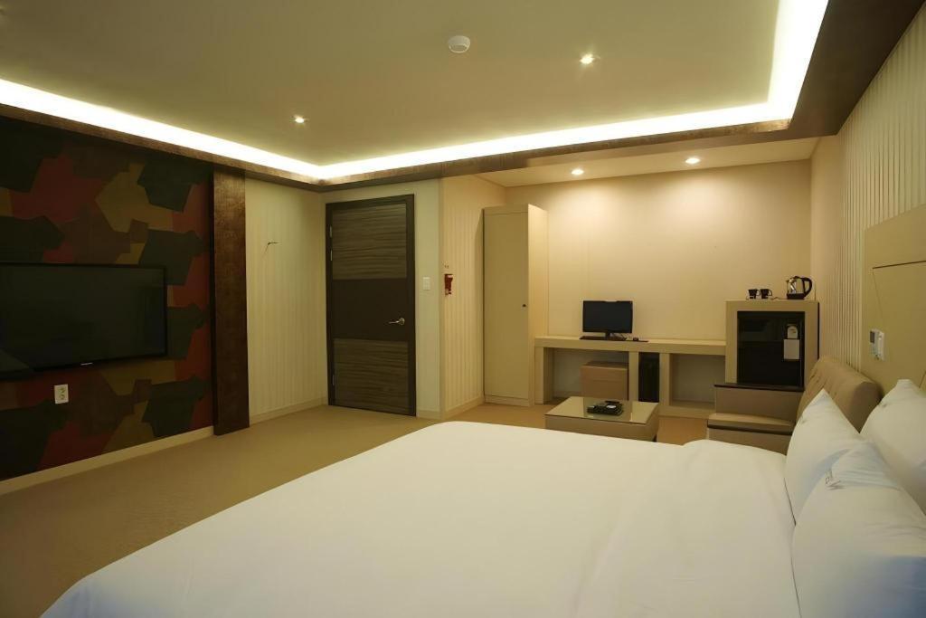 Hotel W Shinjeju Exterior photo