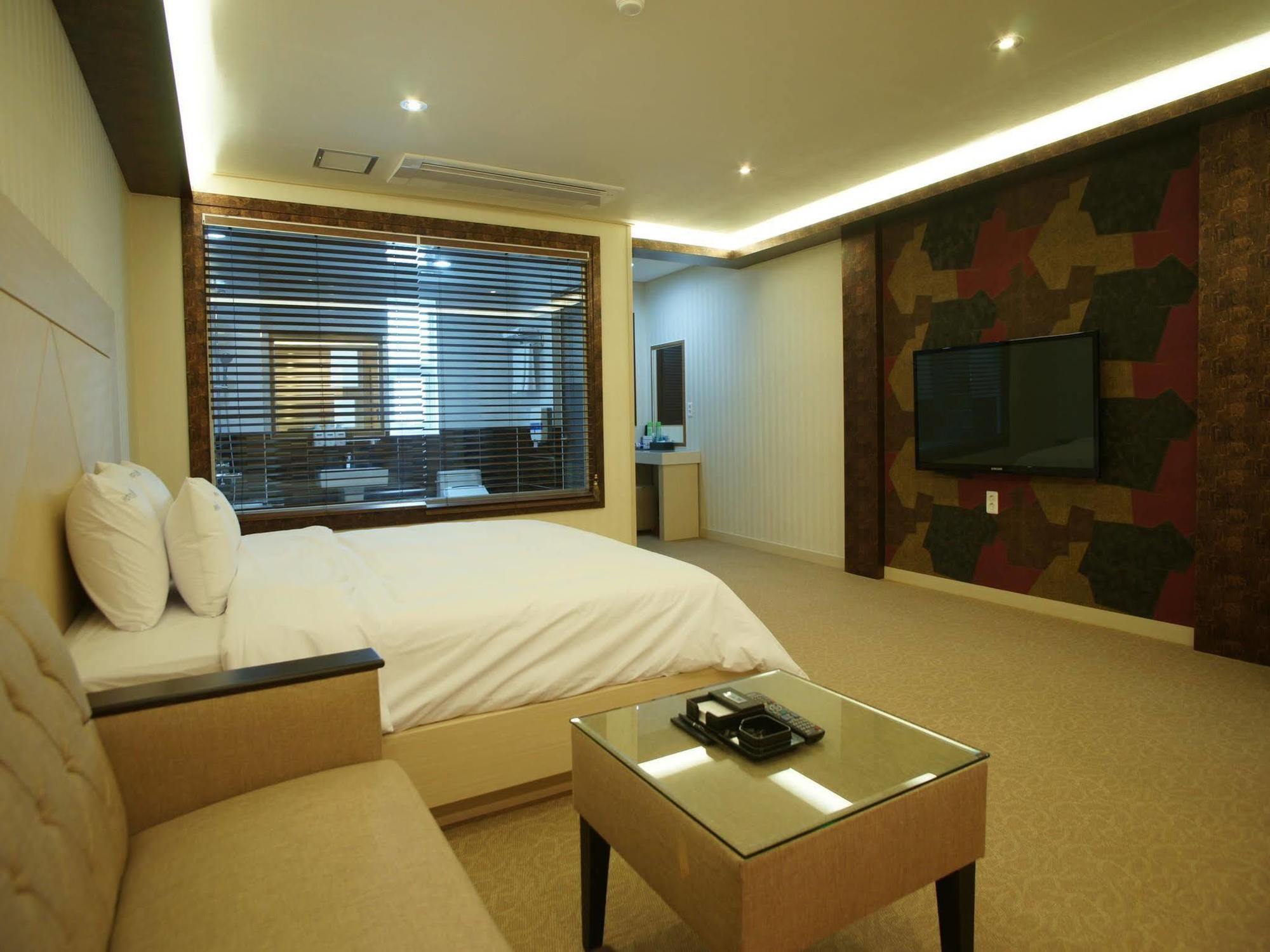 Hotel W Shinjeju Exterior photo
